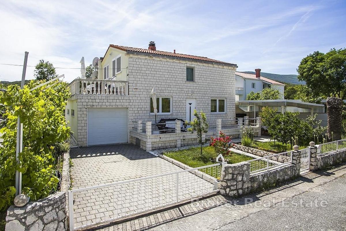 Casa di famiglia in pietra adatta al turismo
