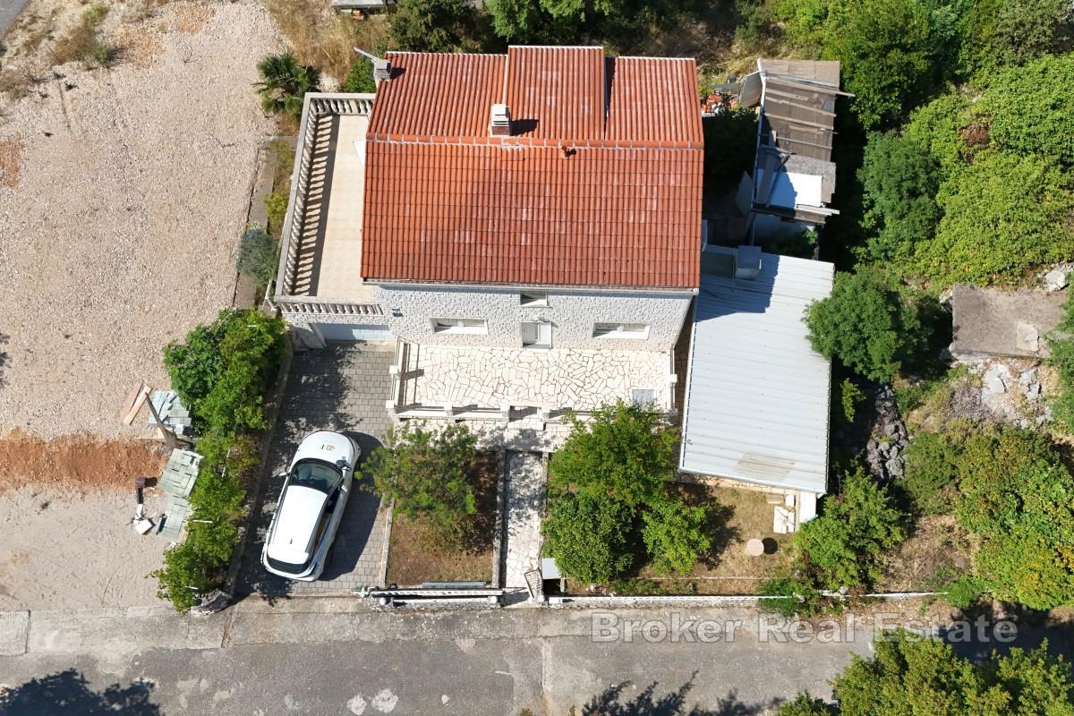 Kamena obiteljska kuća pogodna za turizam