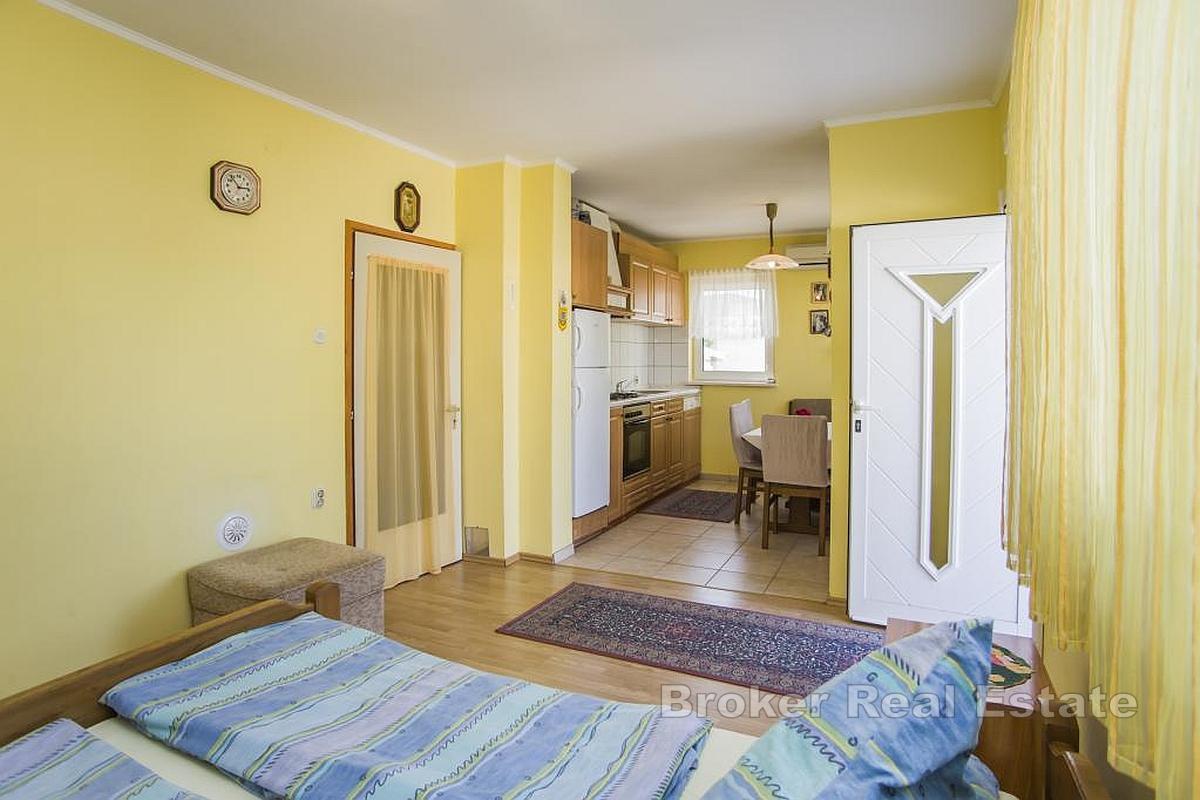 Kamenný rodinný dům vhodný pro turistiku