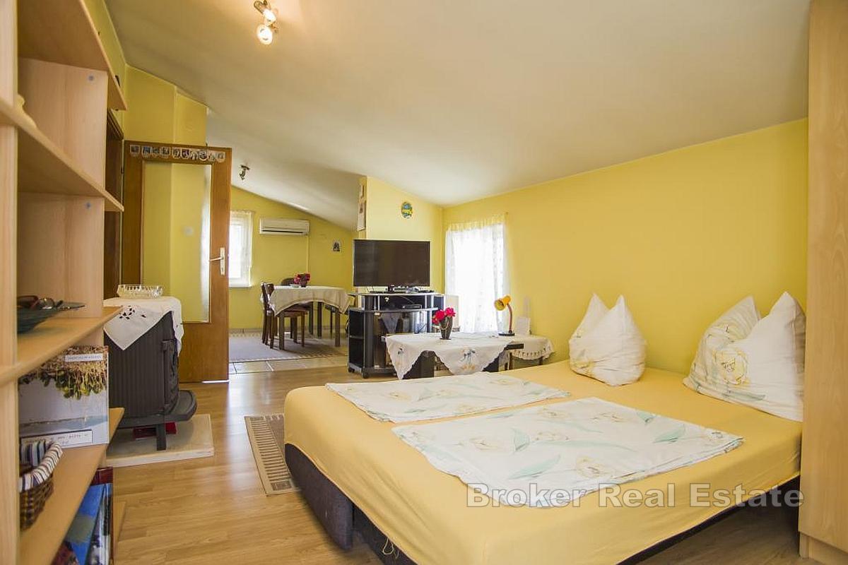 Kamenný rodinný dům vhodný pro turistiku