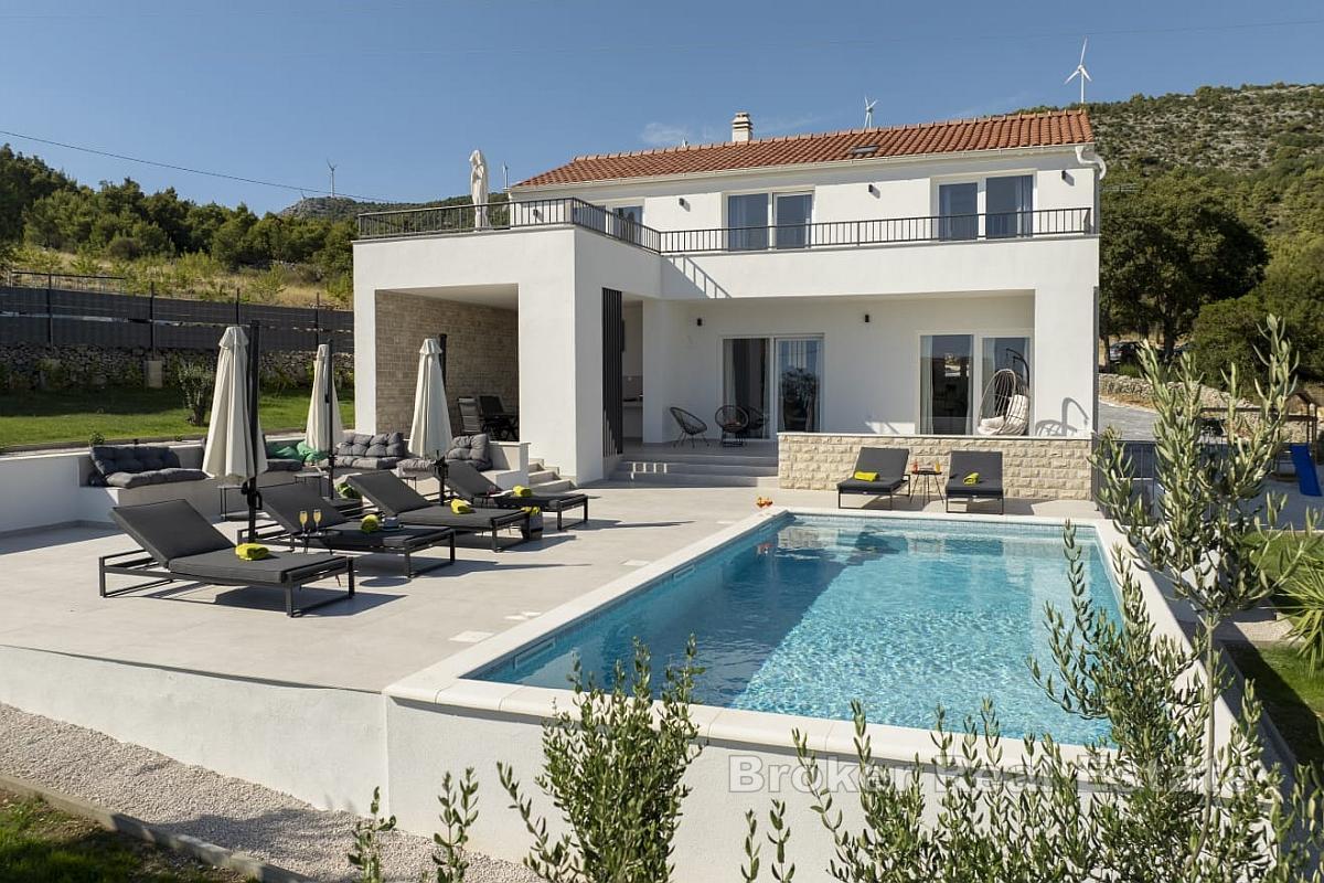 Villa moderne avec piscine