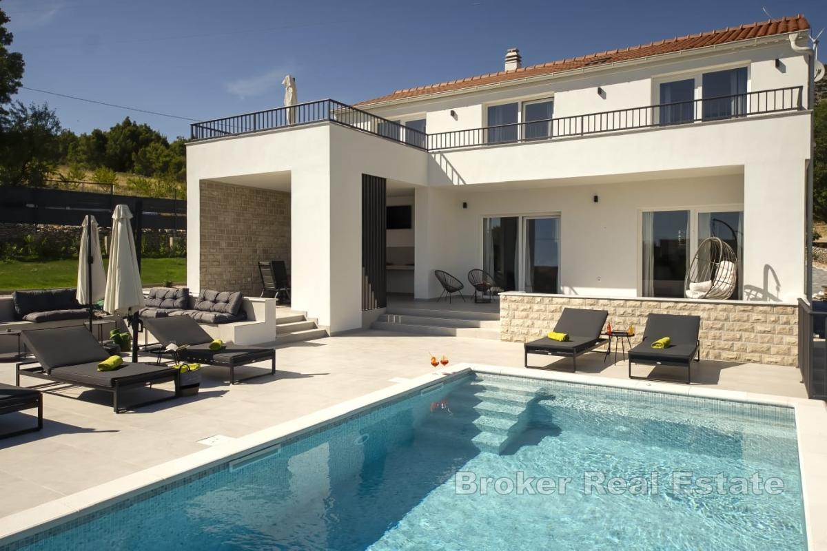 Villa moderne avec piscine