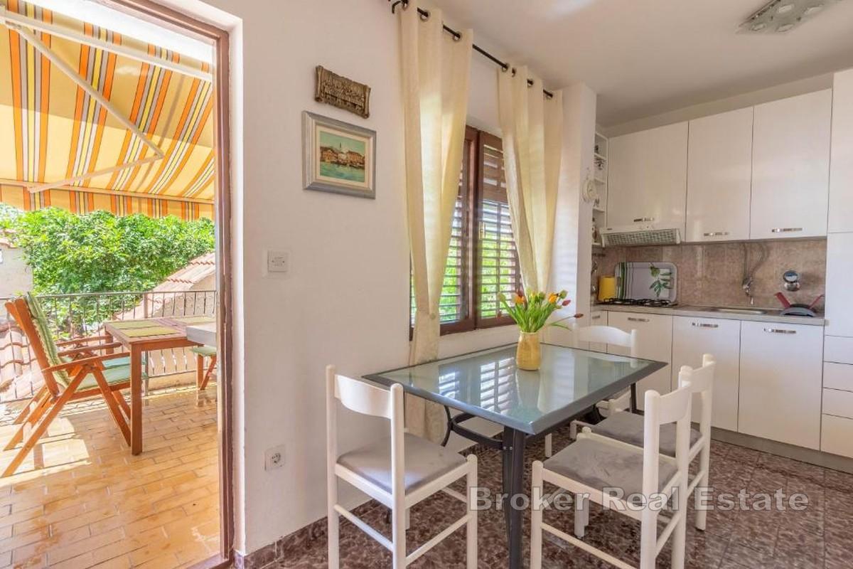 Dvoupokojový apartmán se zahradou a výhledem na moře