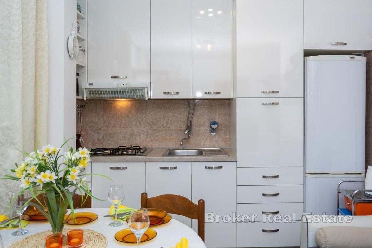 Dvoupokojový apartmán se zahradou a výhledem na moře