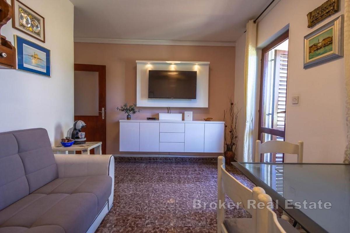 Dvoupokojový apartmán se zahradou a výhledem na moře