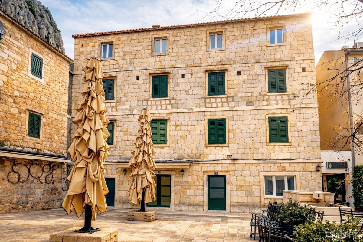 Каменный дом в самом центре Омиша