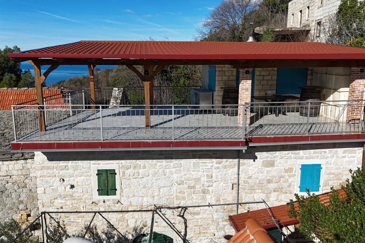 001-2052-108-Omis-Stone-house-for-sale