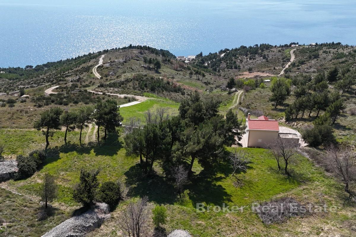 Tomt og hus med utsikt