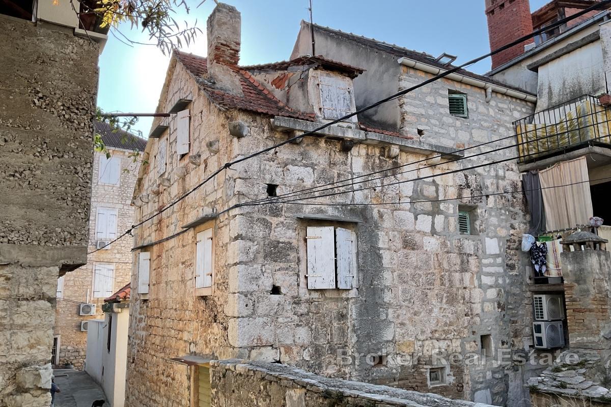 Steinhaus in der Altstadt von Milna