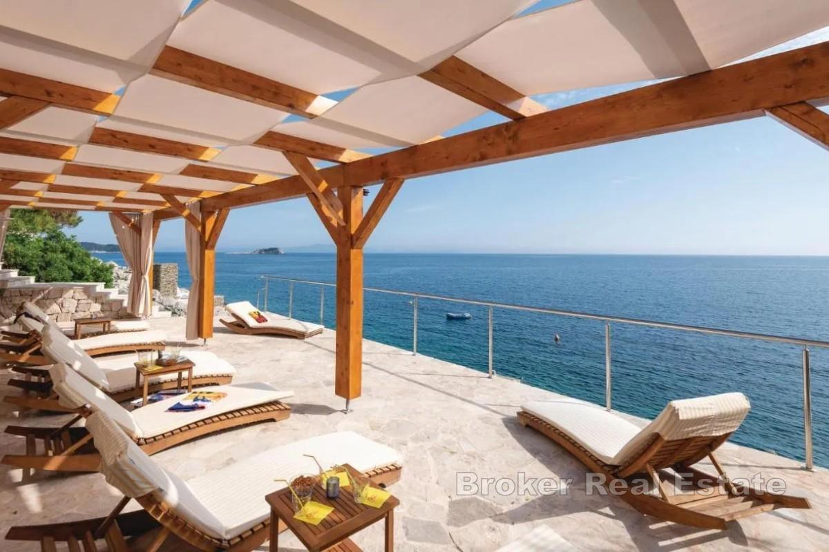 Villa in prima fila sul mare