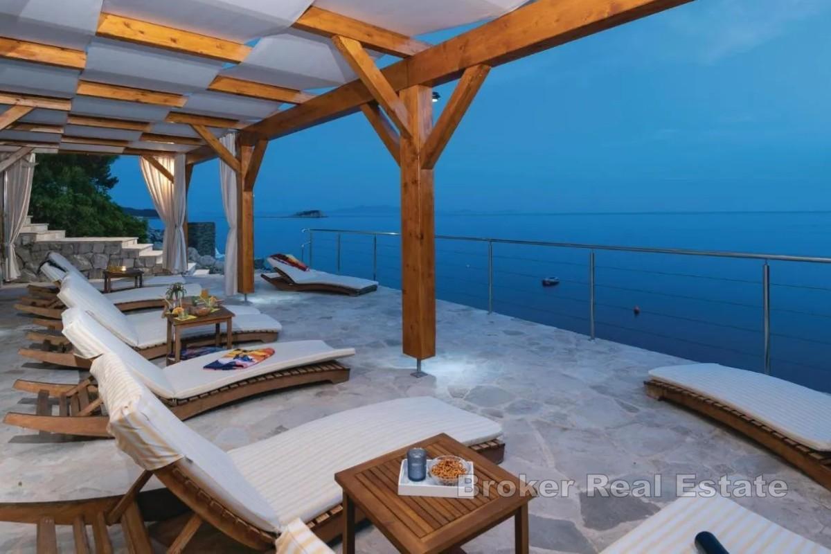 Vila první řada u moře