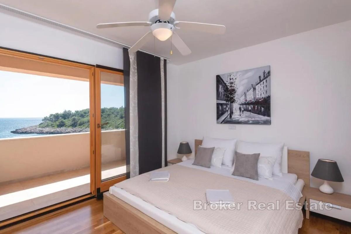 Vila první řada u moře