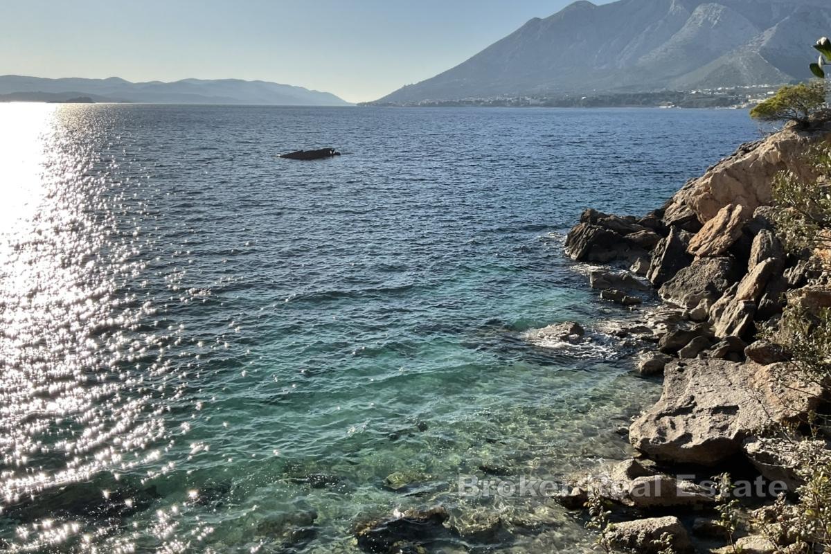 Stara kamena kuća sa zemljištem do mora