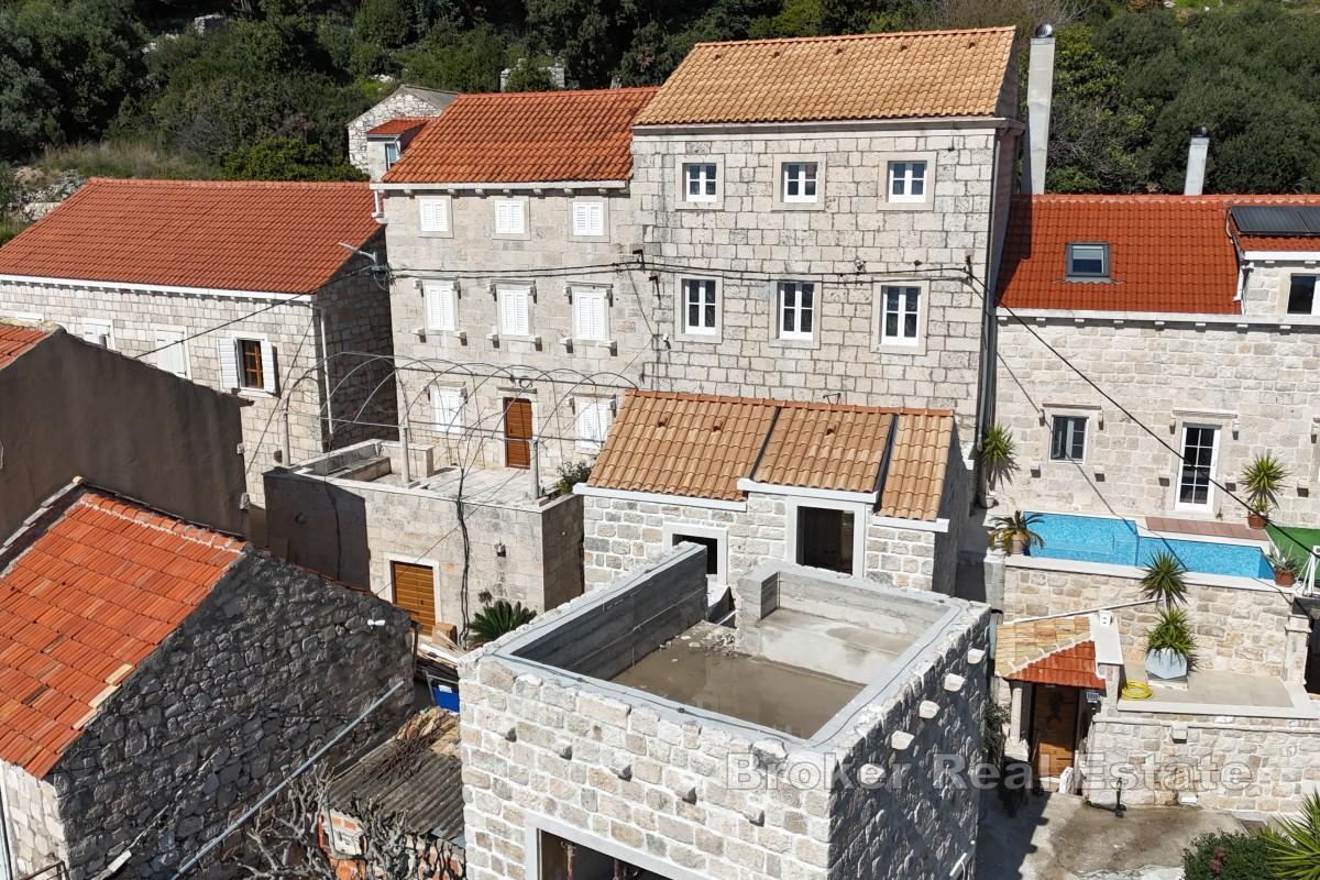 Kamena kuća s pogledom na more