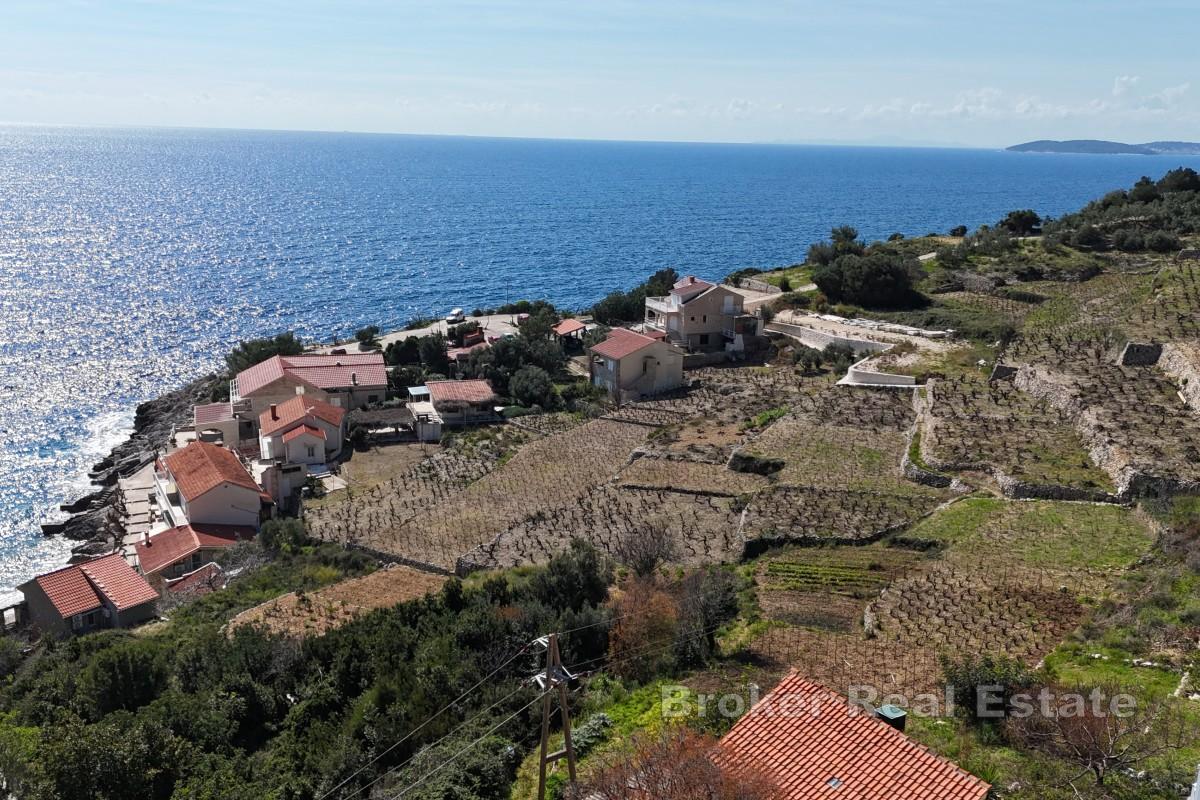 Steinhus med havutsikt