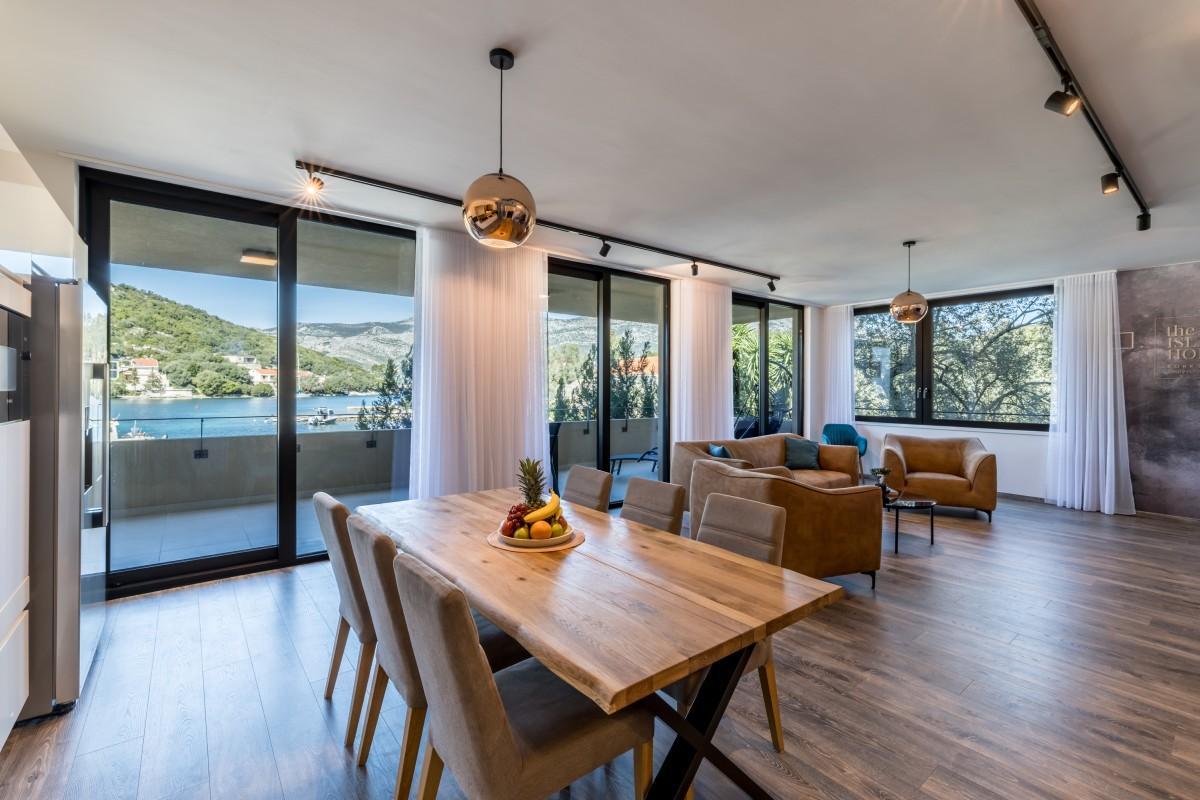 001-2052-123-Korcula-apartment-first-row-to-the-sea-for-sale