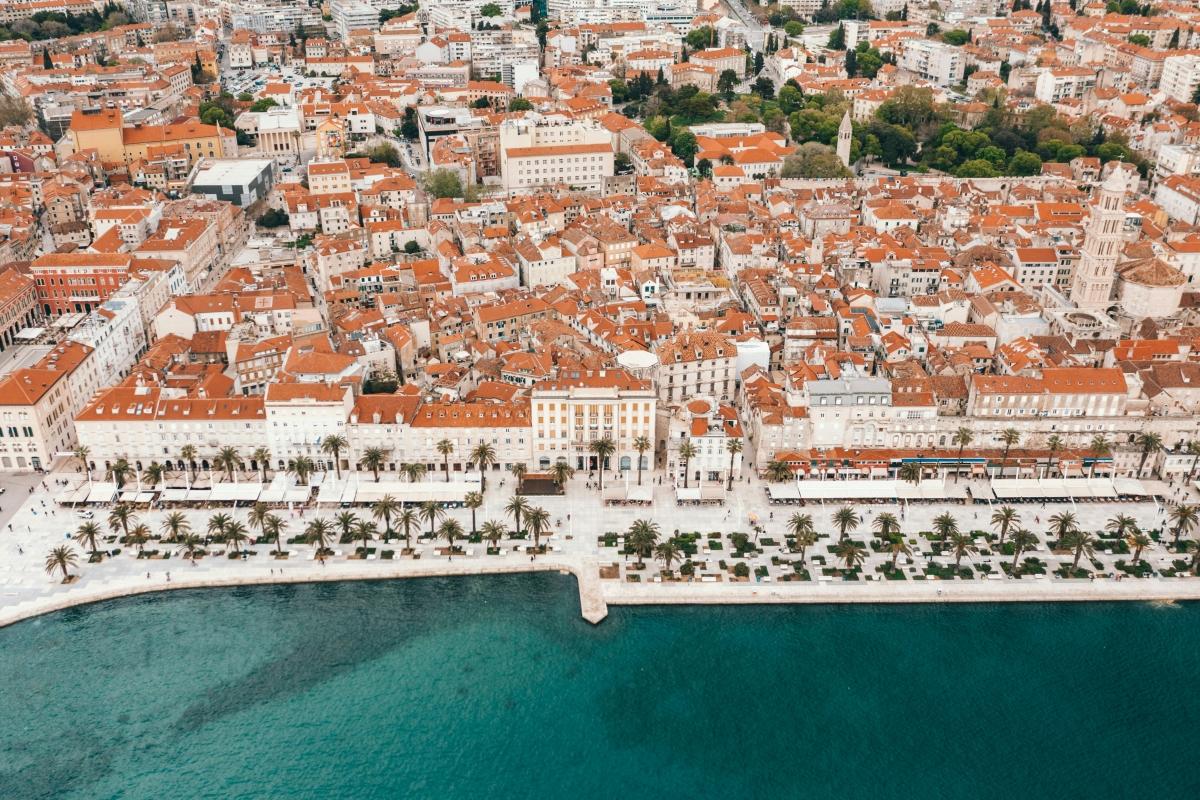 001-2052-124-Split-Gripe-Three-bedroom-apartment-with-a-sea-view-for-sale