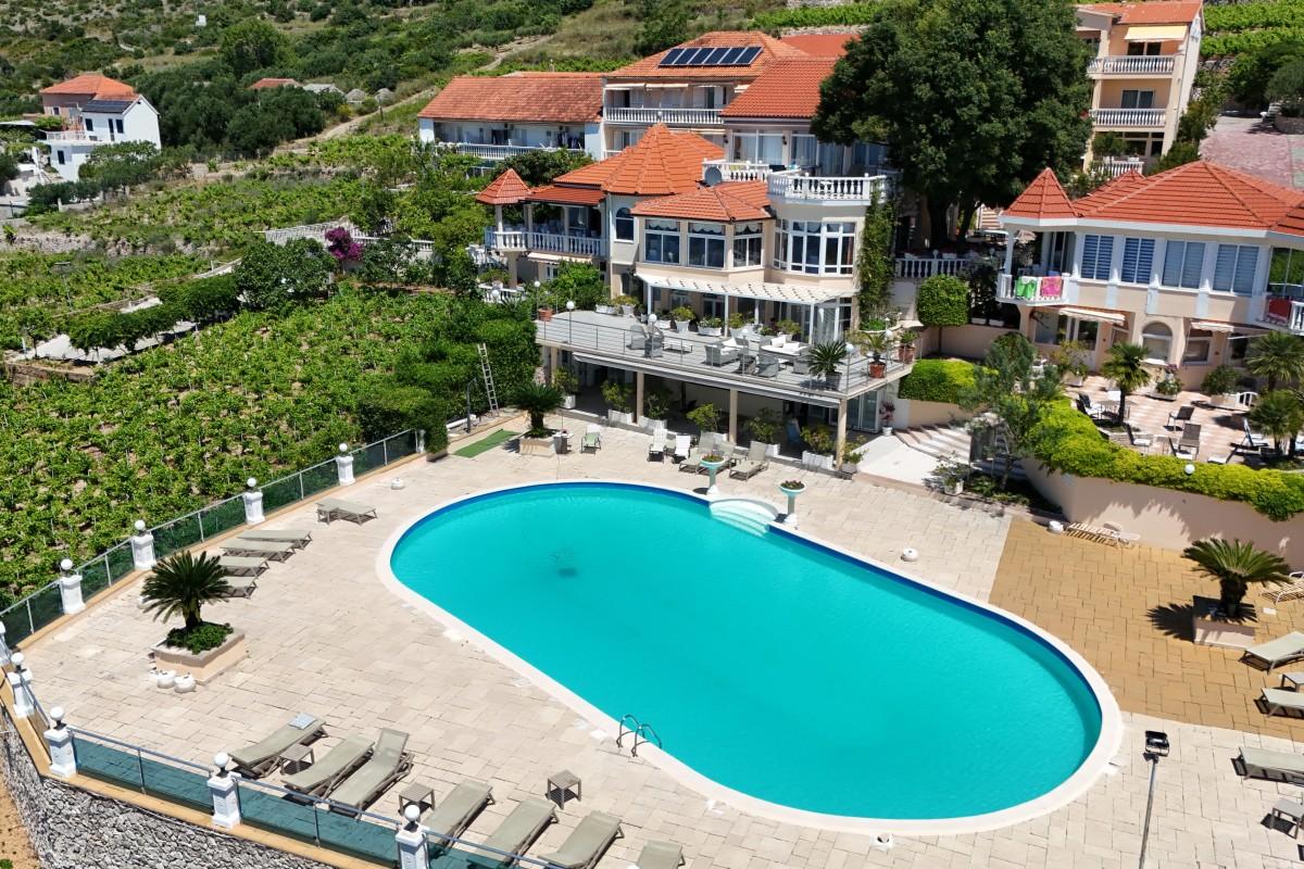 001-2052-129-Peljesac-four-star-boutique-hotel-for-sale