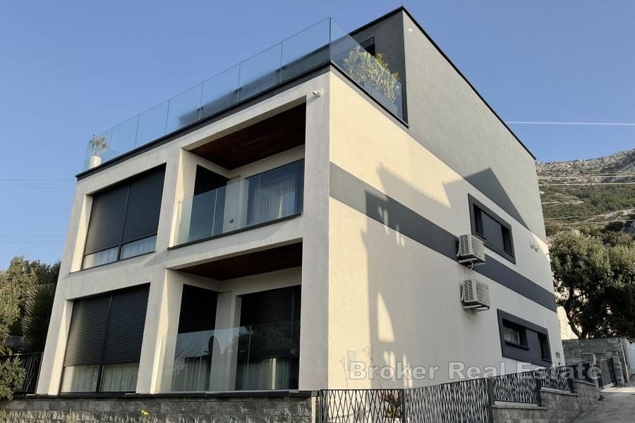 Moderne Villa mit Meerblick