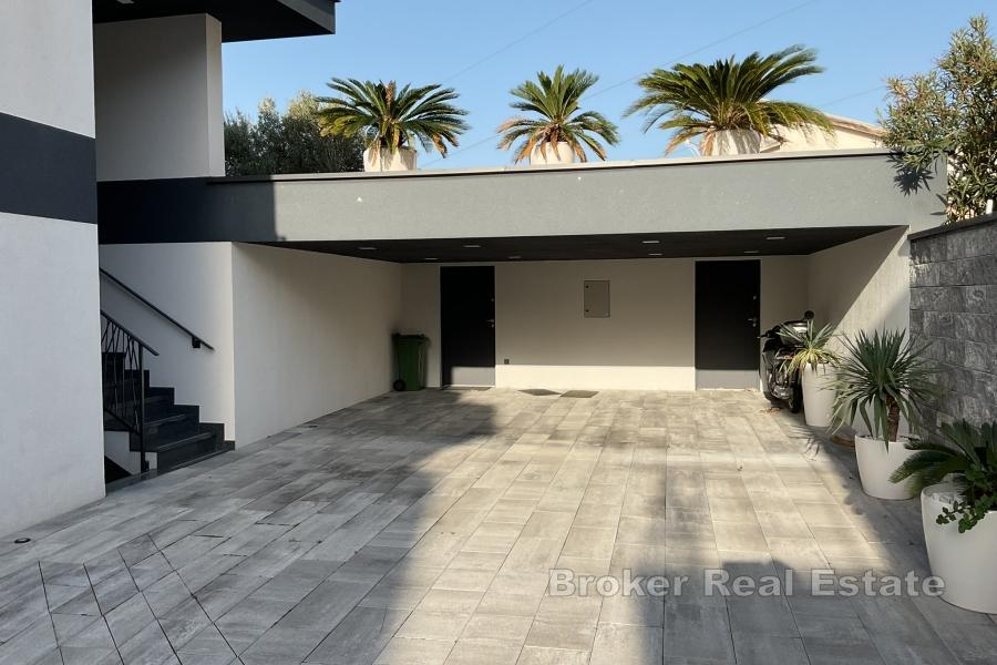 Moderne Villa mit Meerblick