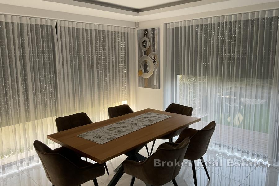 Moderne Villa mit Meerblick