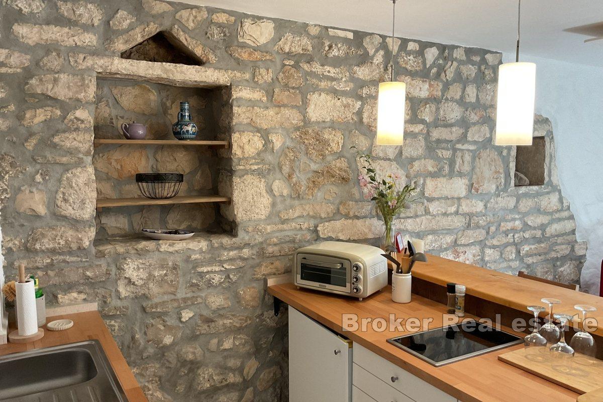 Casa bifamiliare in pietra con vista panoramica sul mare