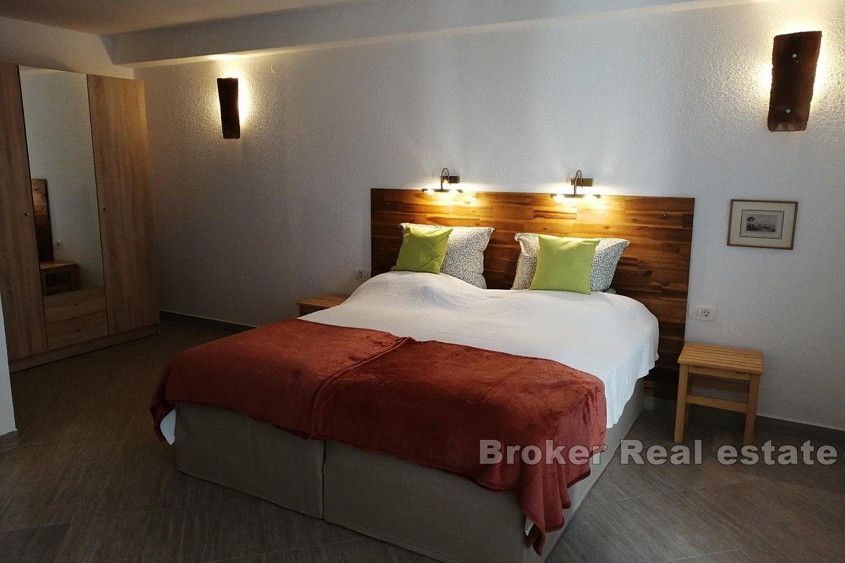 Casa bifamiliare in pietra con vista panoramica sul mare