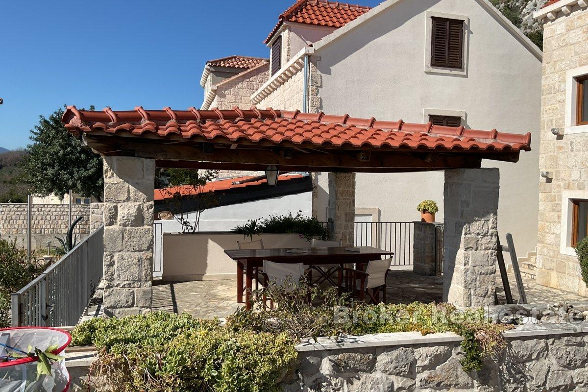 Casa bifamiliare in pietra con vista panoramica sul mare