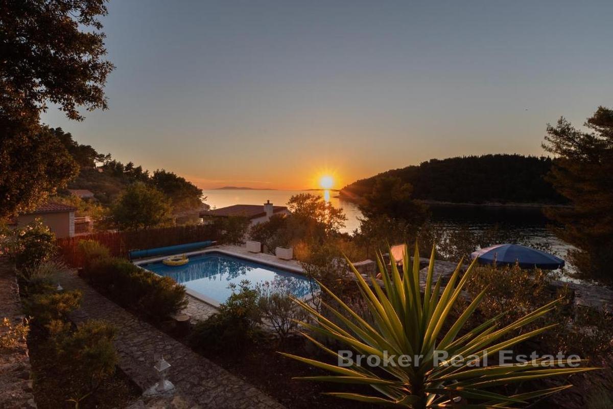 Casa fronte mare con piscina