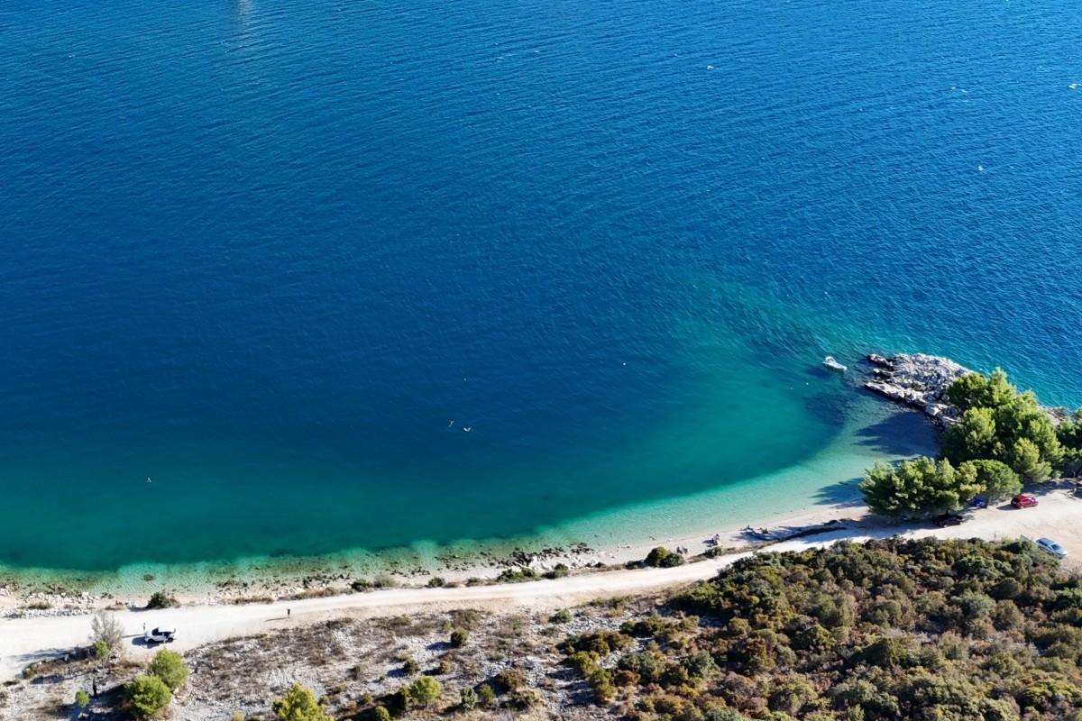 Działka nadmorska z widokiem na most Pelješac