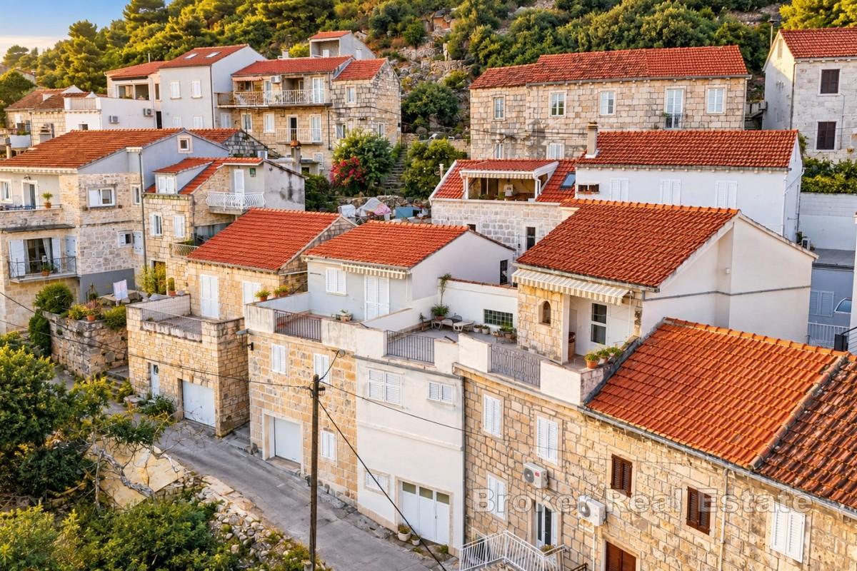 Maison en pierre avec vue sur mer
