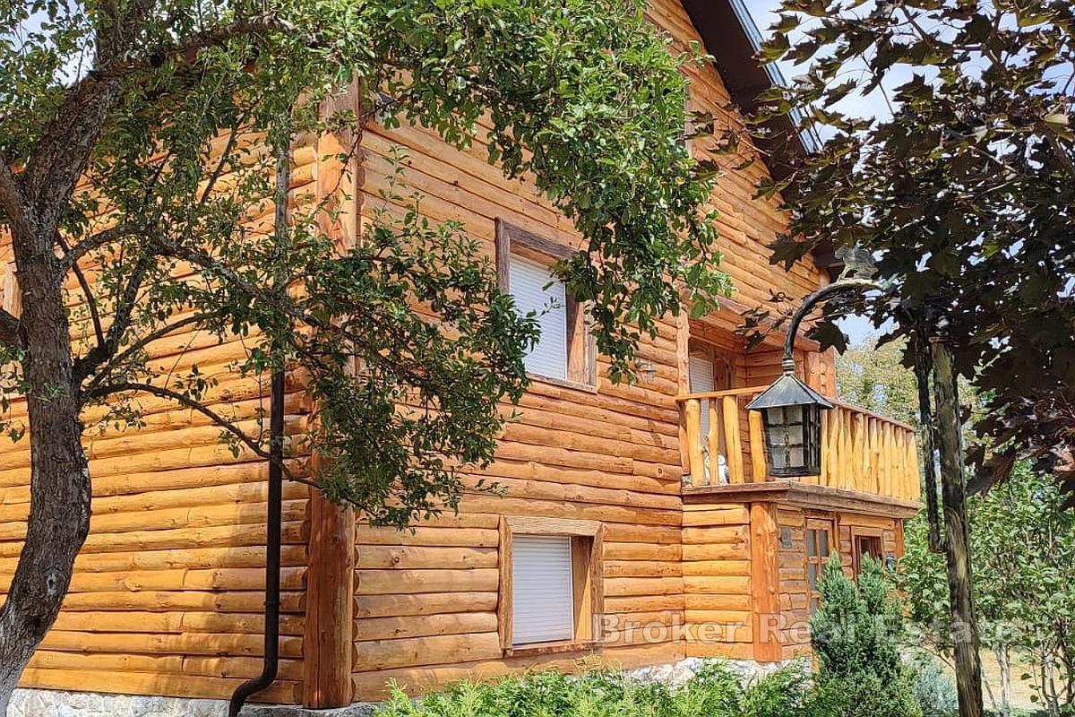 Une belle maison avec terrain