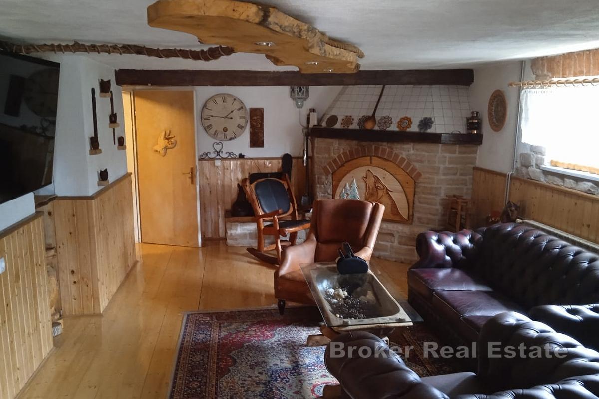 Ett vackert hus med mark