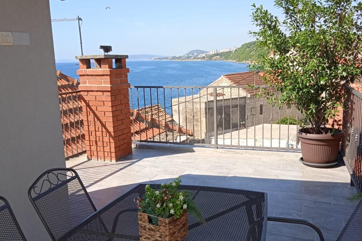 001-2052-17-Split-area-Stone-house-with-a-sea-view-for-sale