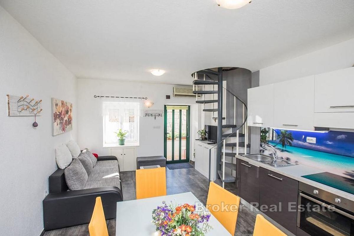 Steinhaus mit Meerblick