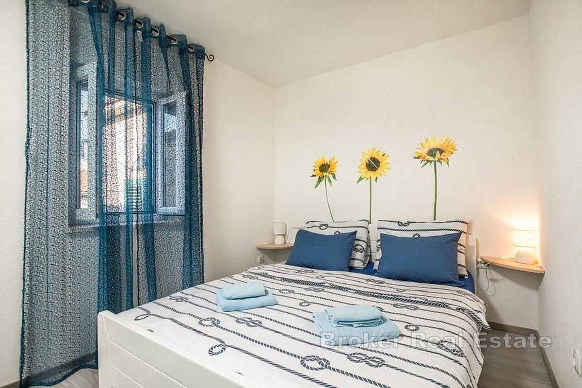 Steinhaus mit Meerblick