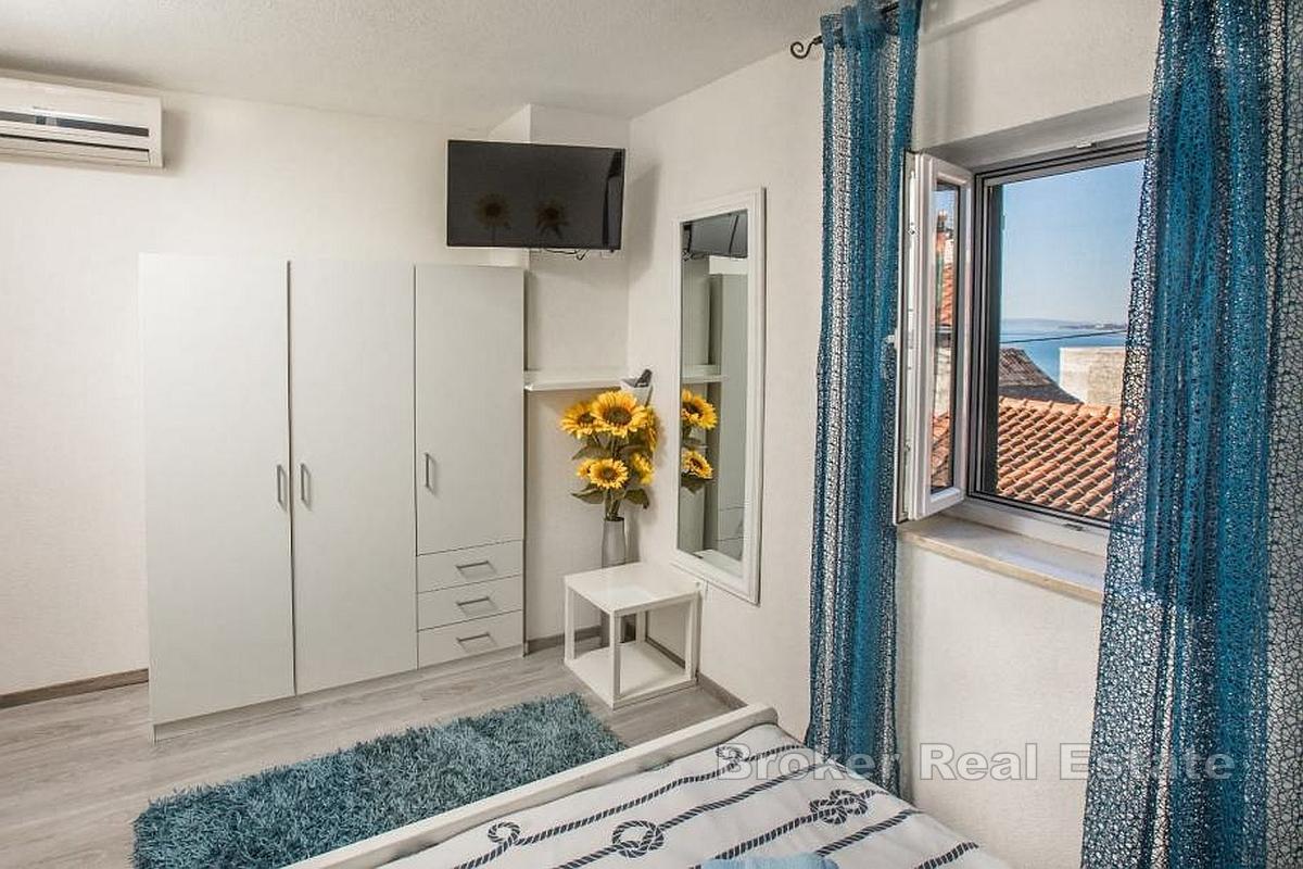 Steinhaus mit Meerblick