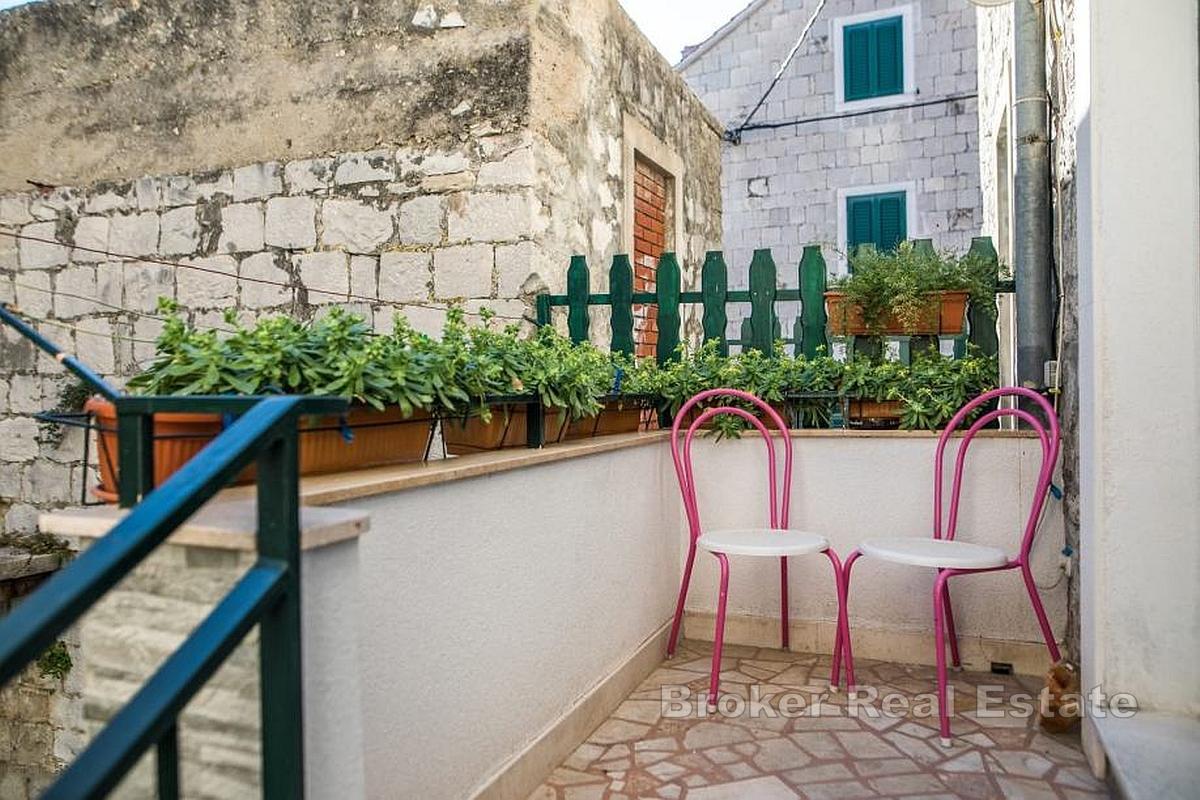 Steinhaus mit Meerblick