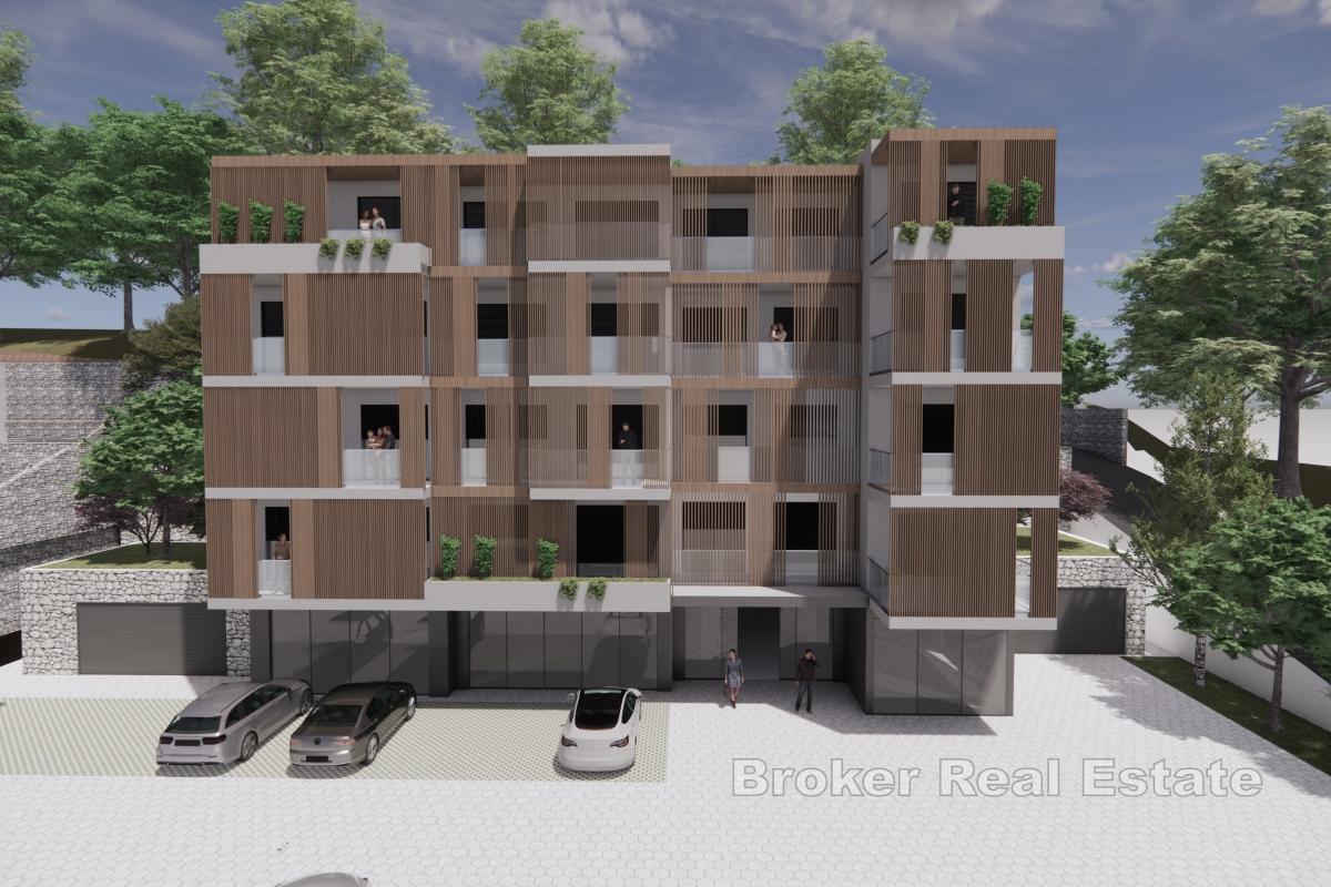 Byggnadsmark med projekt med havsutsikt