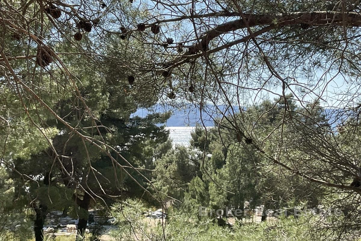 Byggnadsmark med projekt med havsutsikt