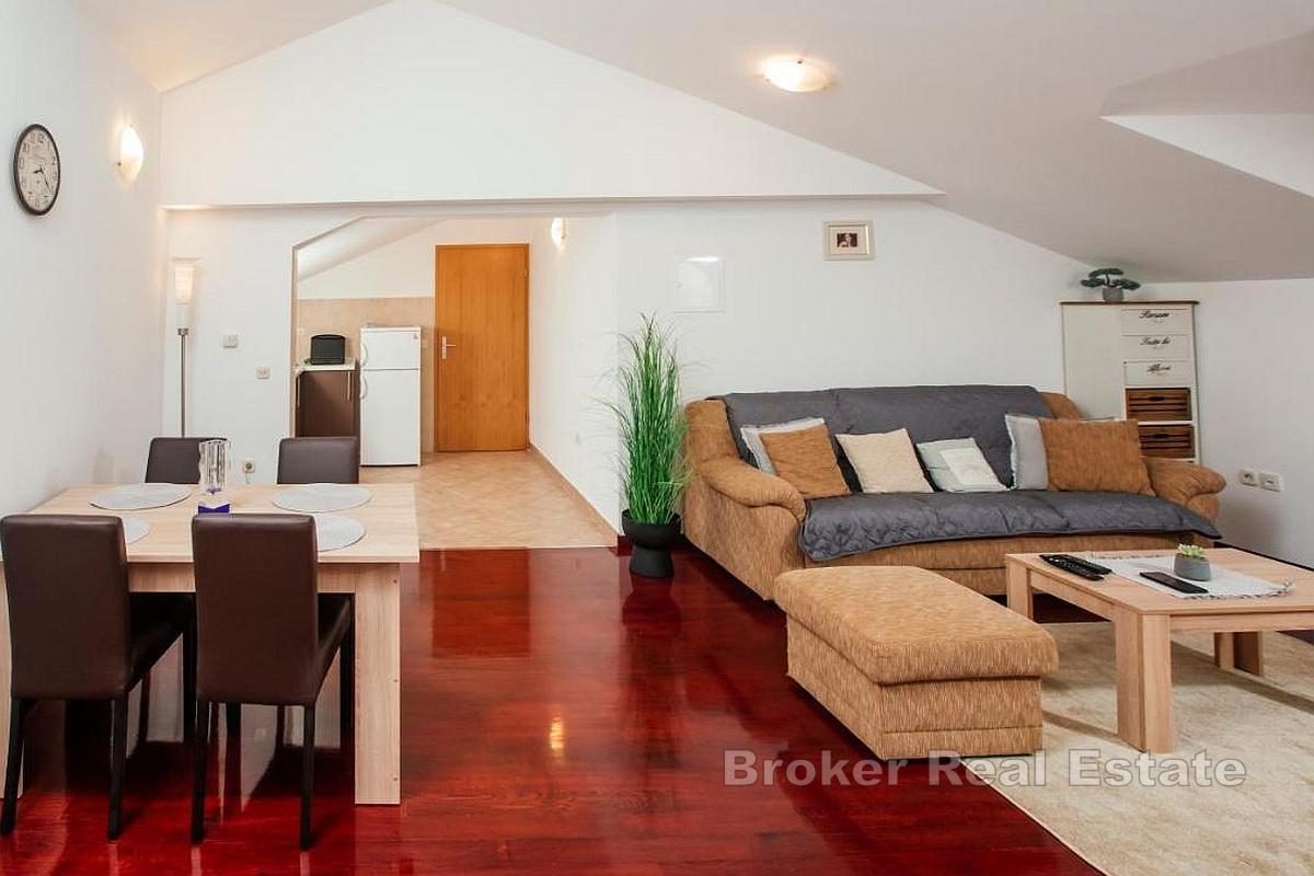 Villa s apartmanima i predivnom okućnicom