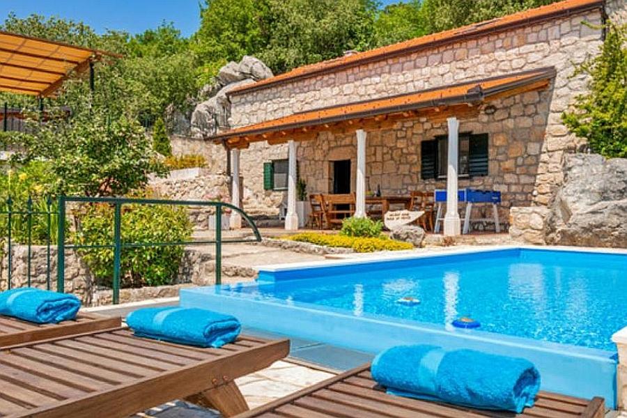 001-2052-22-near-makarska-stone-house-with-pool-for-sale