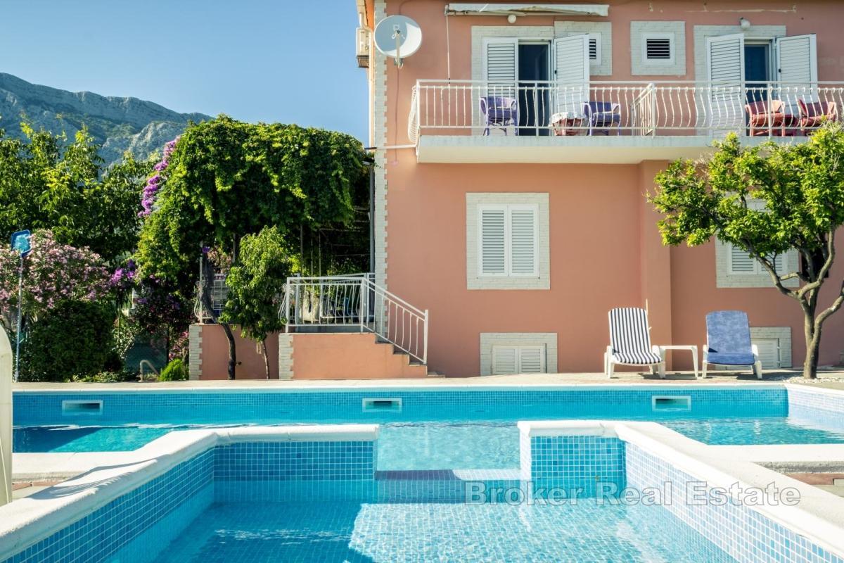 Maison individuelle avec piscine et vue mer
