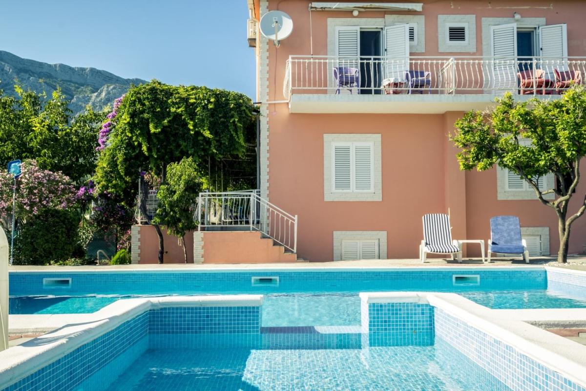 Maison individuelle avec piscine et vue mer