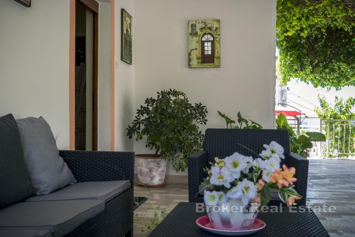 Enebolig med basseng og havutsikt