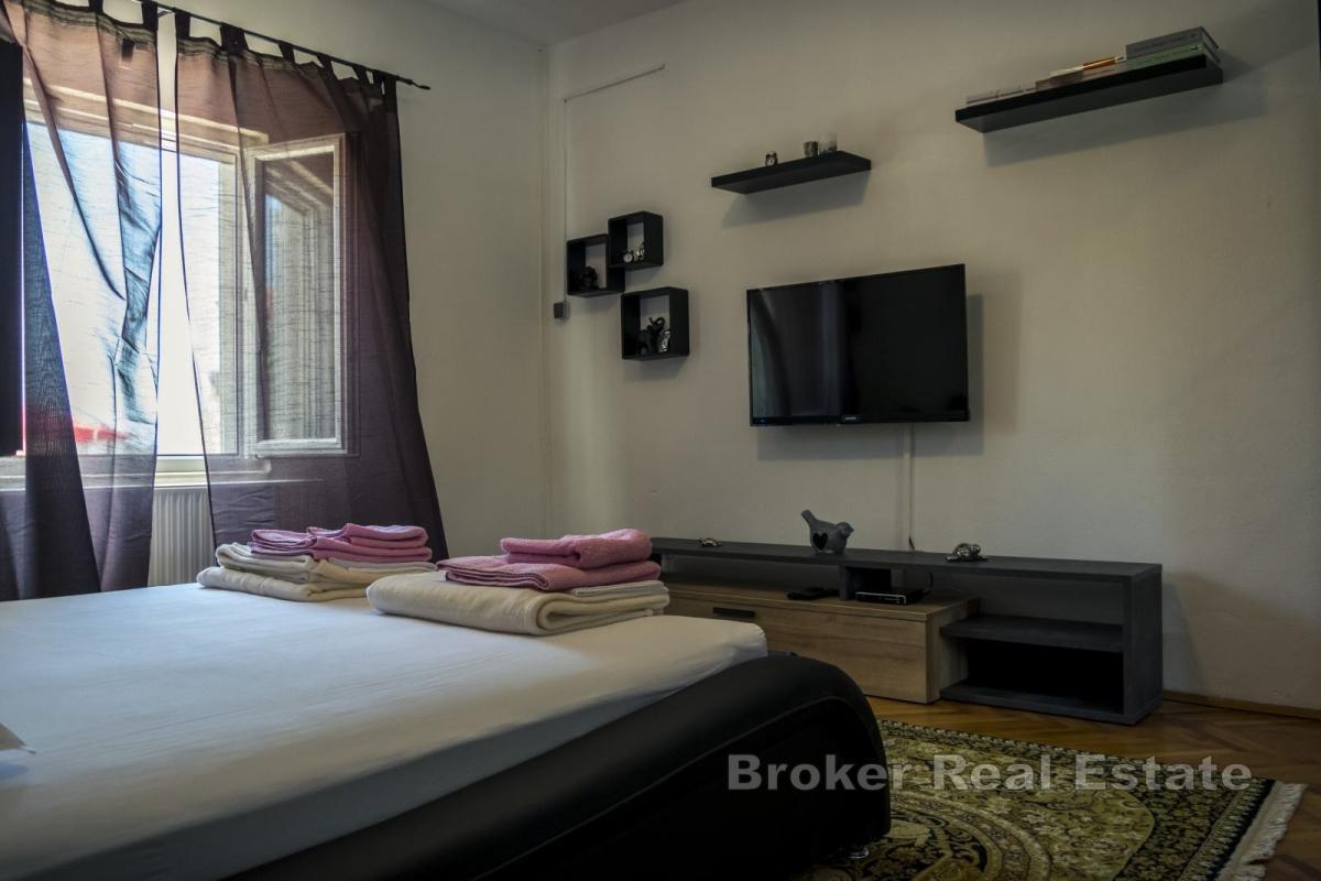 Enebolig med basseng og havutsikt