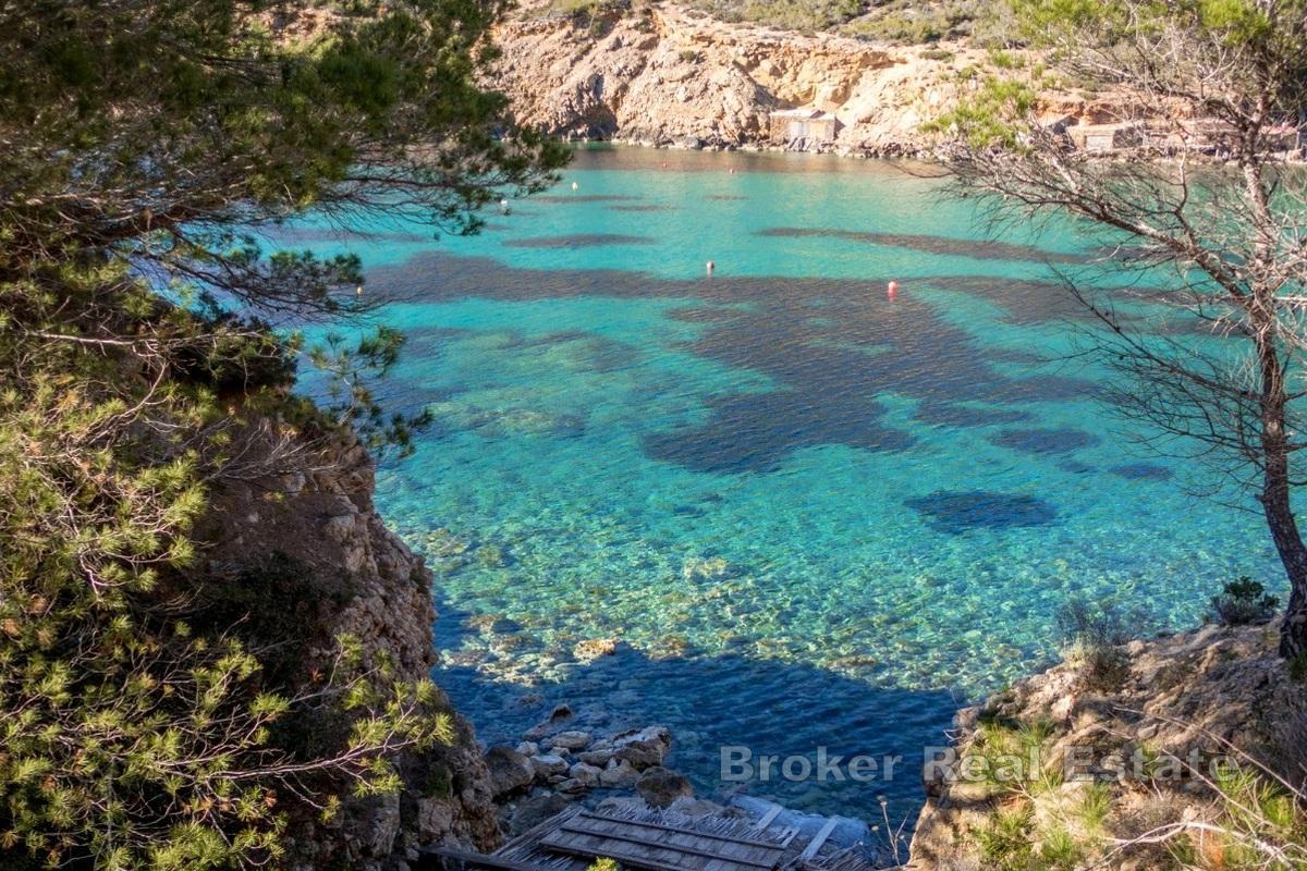 Byggnadsmark med havsutsikt