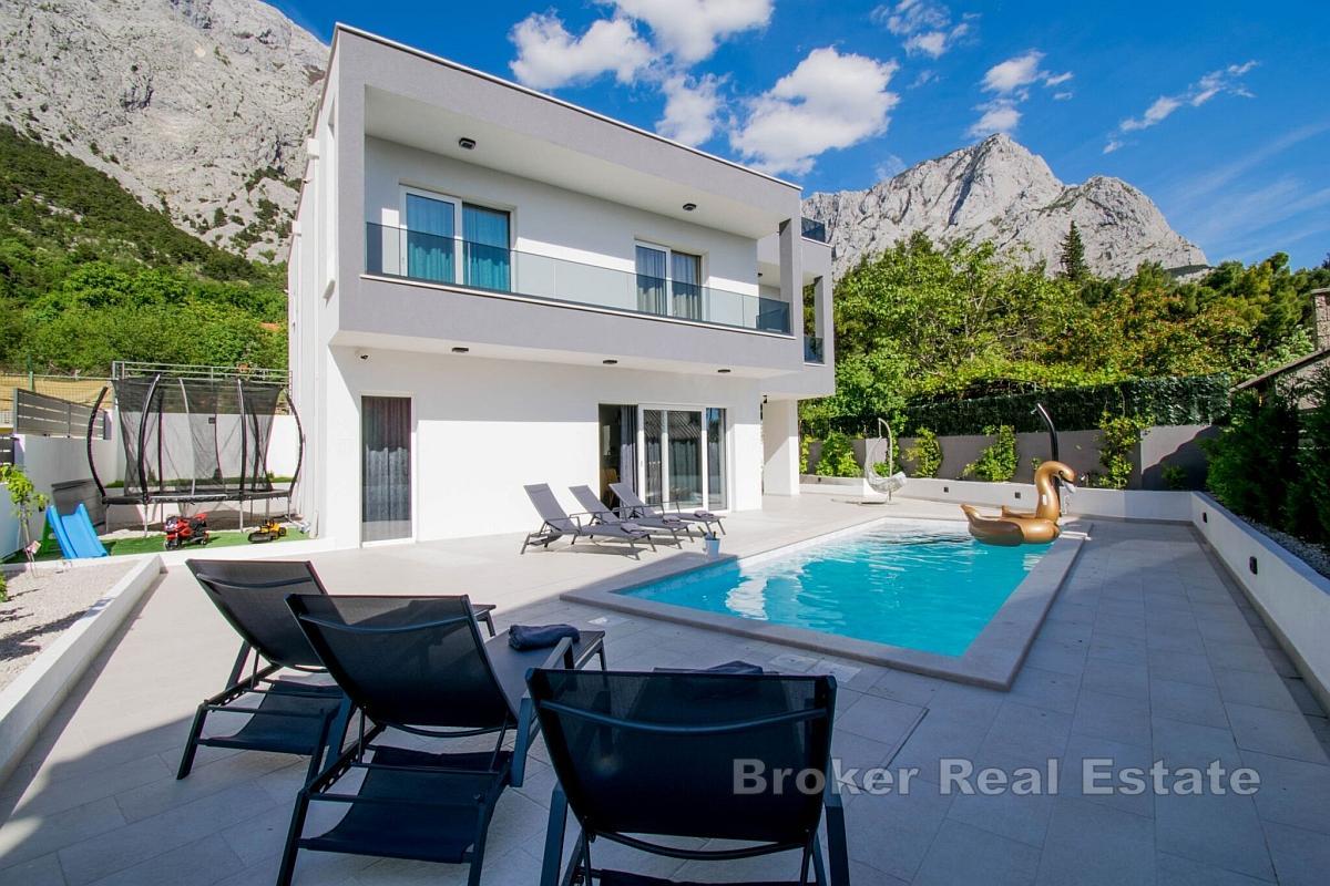 Villa avec piscine et vue mer