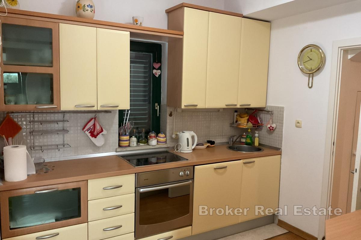 Dom rodzinny otoczony naturą