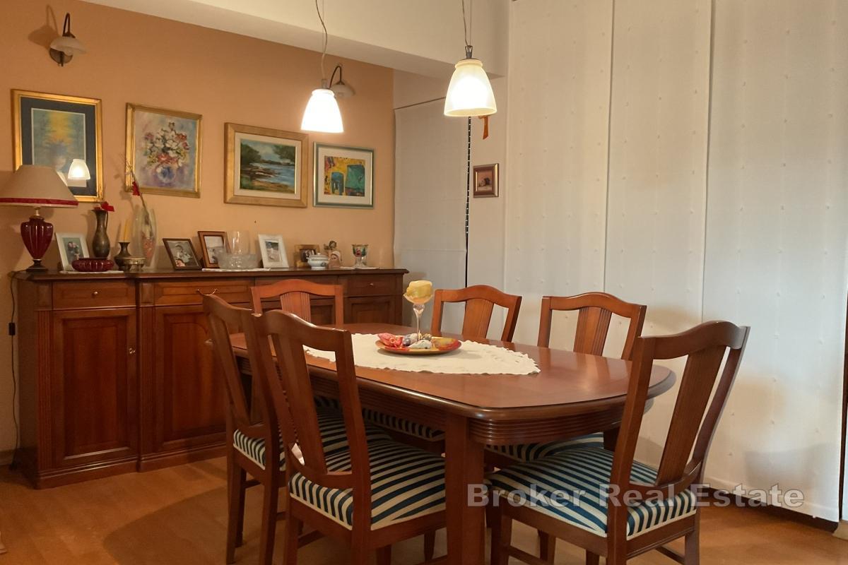 Dom rodzinny otoczony naturą